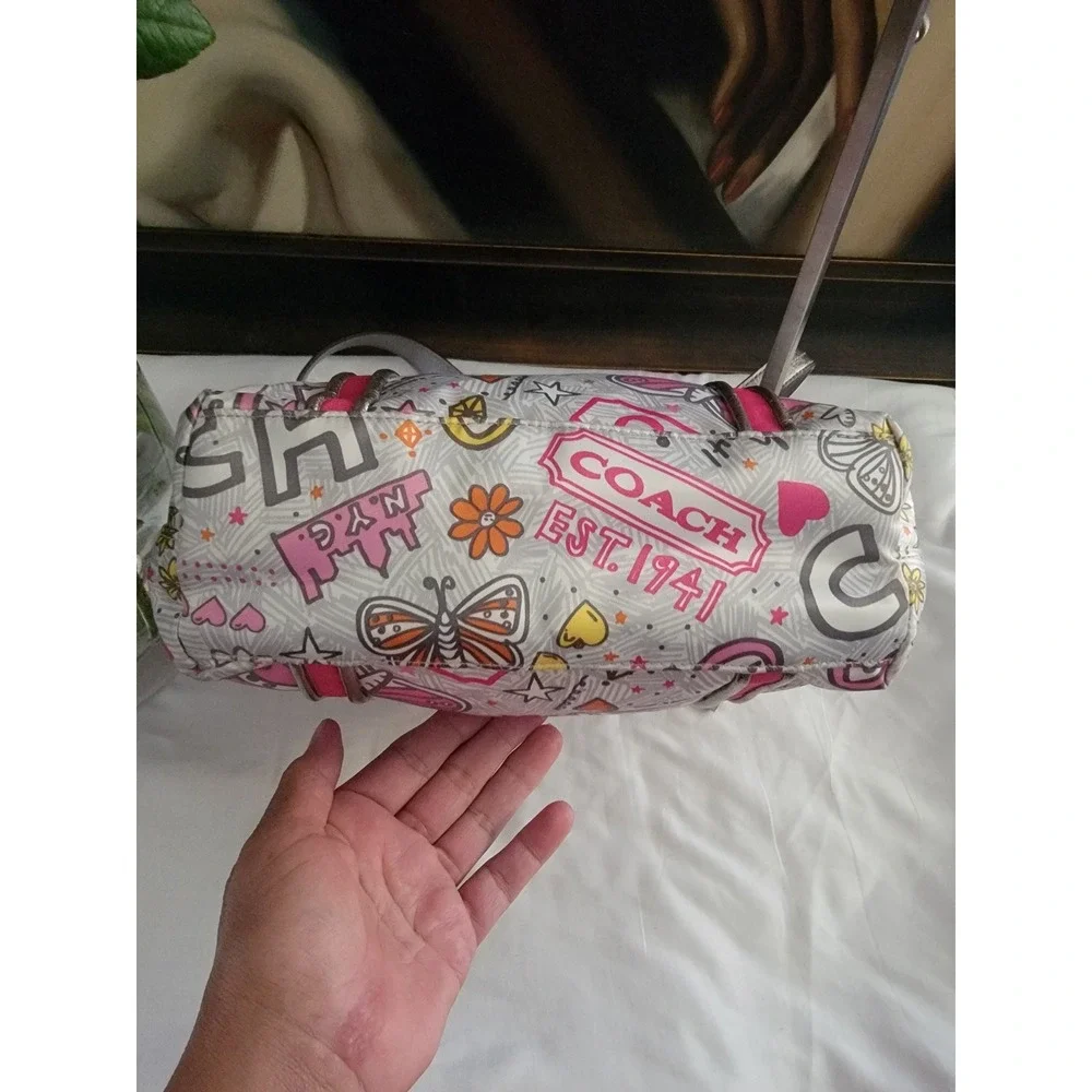 Coach‎ Poppy Graffiti Tote Bag Metallic Silver Pink Multicolor F15712
Beautiful - Picture 3 of 9